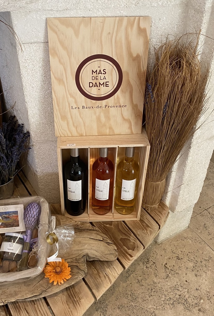 Caisse Bois 3 Biles: Cuvée de la Stèle Rosé 2023 -Cuvée de la Stèle Blanc 2023 -Cuvée de la Stèle Rouge 2020